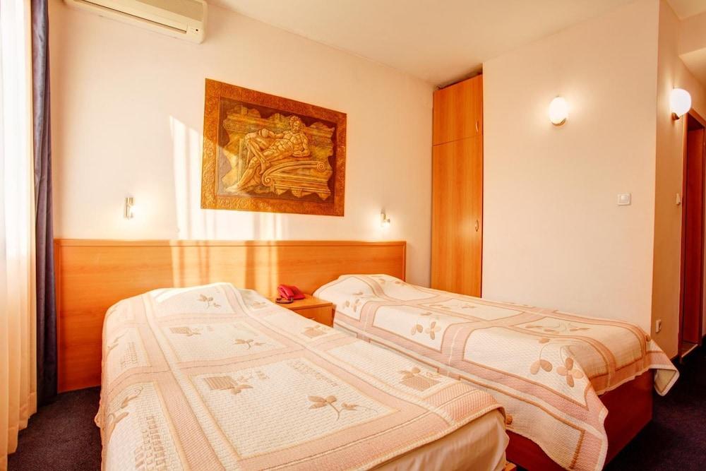 Central Plaza Hotel Sofia Luaran gambar